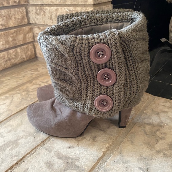 GUESS sweater booties - Picture 8 of 8